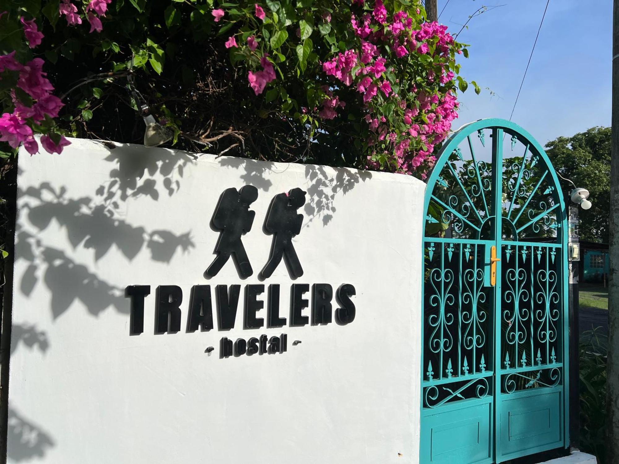 Hostal & Cafe Travelers Santiago Exterior foto